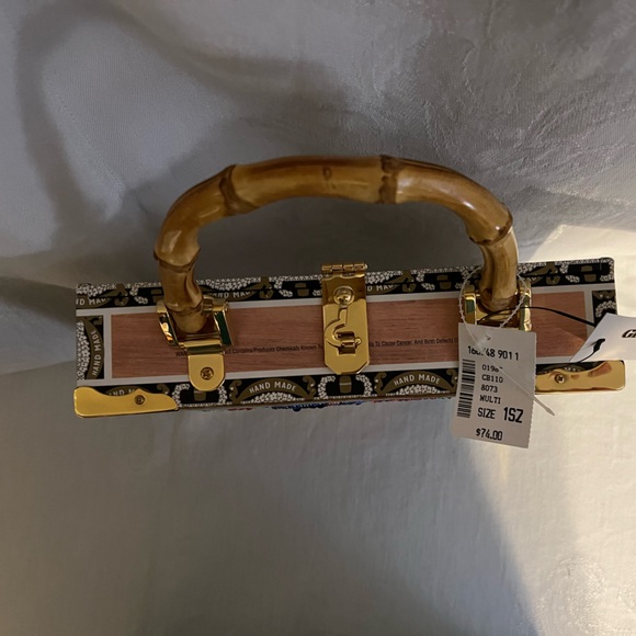 Genuine cigar box bag with two red and blue beaded parrots and beaded flowers - Picture 6 of 12